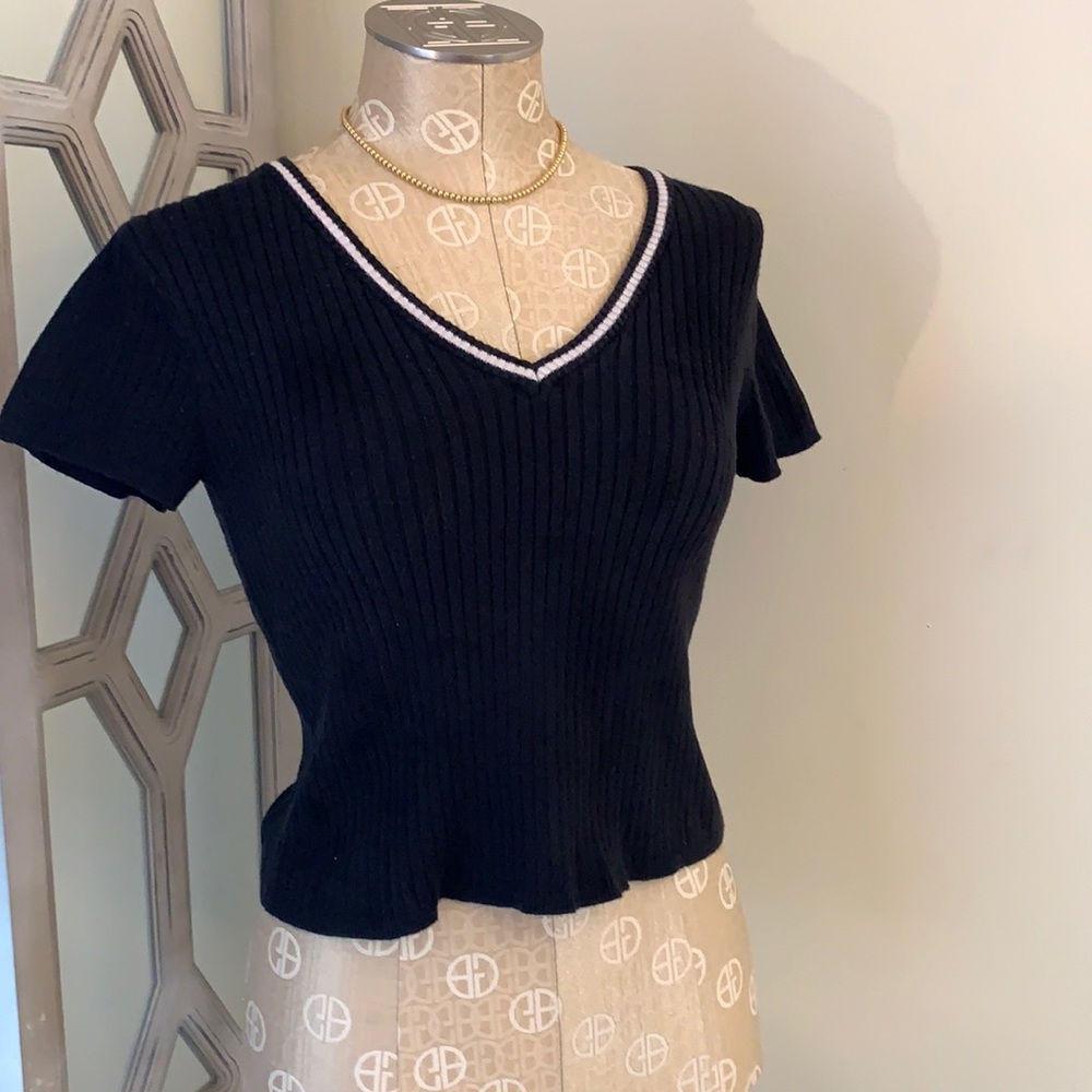 Forever21 Black knit M crop top